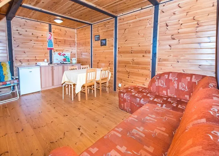 بيت خشبي Kempingowe Krzysztof ليبا